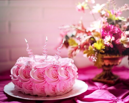 Ile waży tort na 10 osób? Ile waży tort na 10 osób?